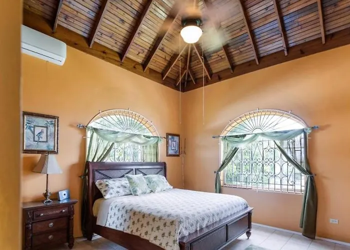 Yanceylargoestate- 3 Bedroom Withmountain Views Villa *
